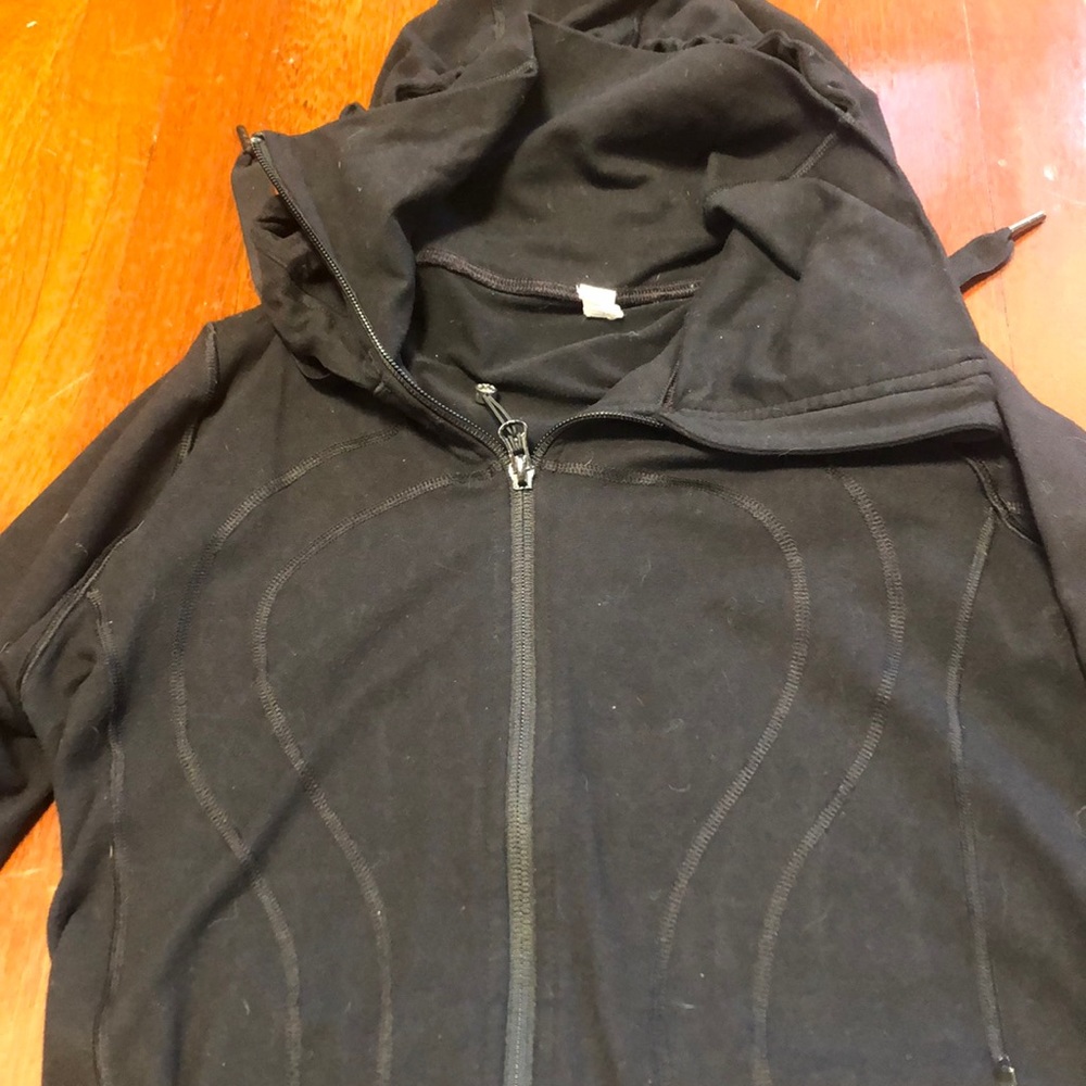 Women’s Lululemon jacket with hood